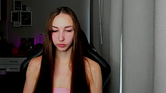 Sm0ly online show from June 28, 2026, 4:08 am