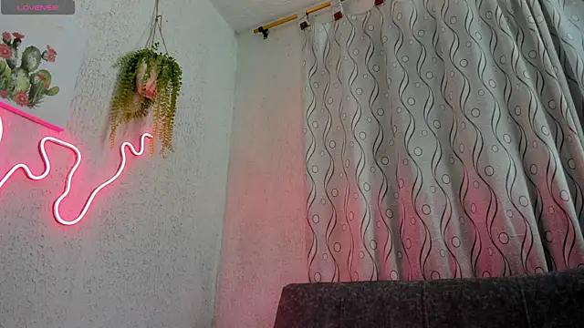 samanthaeliott22 online show from October 3, 2025, 2:59 am