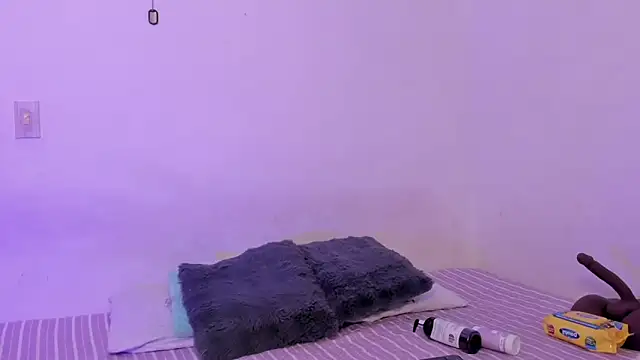 Snapshot of crystalvazquez chatting on January 6, 2026, 1:04 pm crystalvazquez online show from January 6, 2026, 1:04 pm