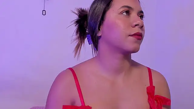 Snapshot of crystalvazquez chatting on November 15, 2025, 1:04 pm crystalvazquez online show from November 15, 2025, 1:04 pm