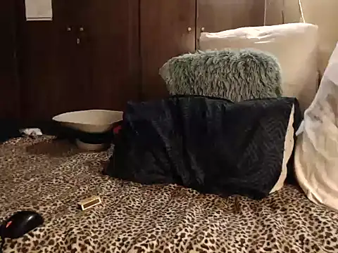 LONGBLKCLIT36 online show from April 5, 2026, 7:09 pm