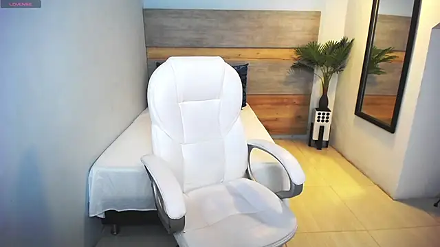 liseth fox online show from March 1, 2025, 6:00 pm