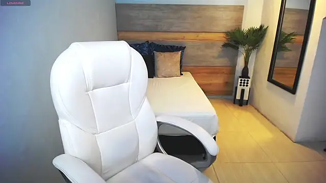 liseth fox online show from February 25, 2025, 1:20 am