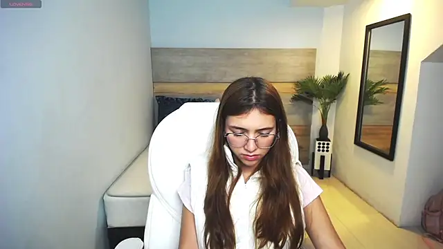 liseth fox online show from February 21, 2025, 7:54 pm