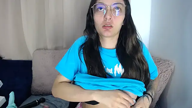 lessliee22  online show from March 29, 2026, 7:10 am