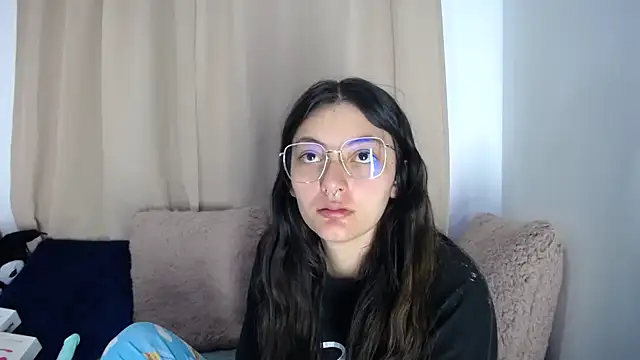 lessliee22  online show from April 4, 2026, 7:48 am