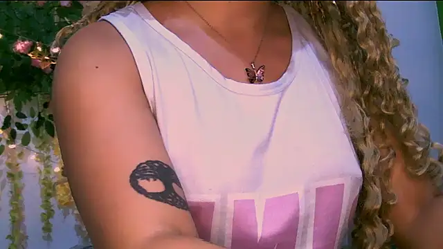 Crysrus online show from September 19, 2025, 12:47 am