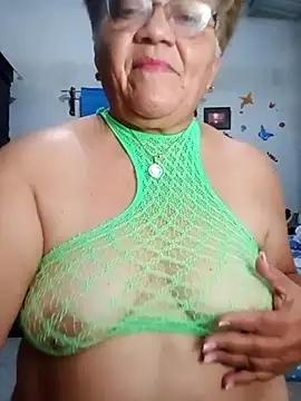 Madrastrahot69 online show from December 3, 2025, 4:02 am