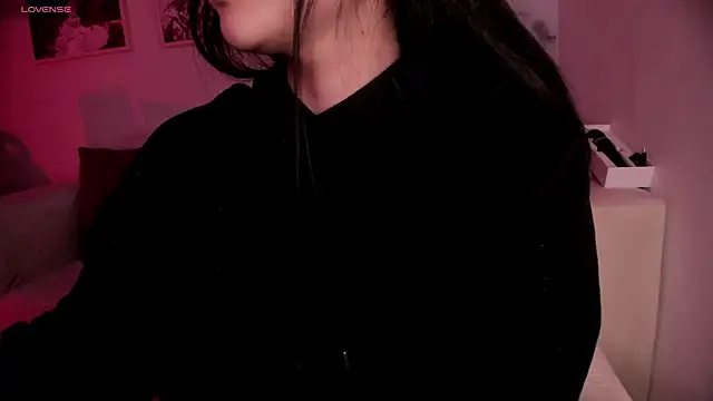 lara madisson online show from October 3, 2025, 9:22 am