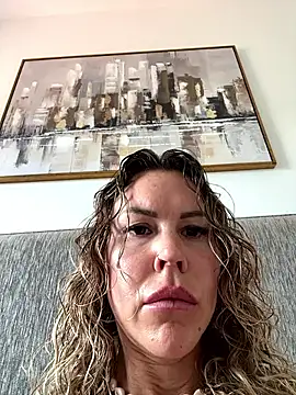 Lara Bergmann online show from May 18, 2026, 9:47 am