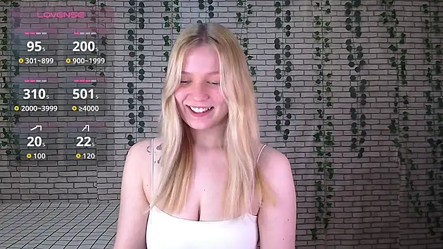 Snapshot of EmiliaDuchess chatting on October 11, 2025, 11:44 am EmiliaDuchess online show from October 11, 2025, 11:44 am