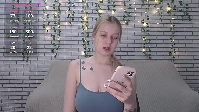 Snapshot of EmiliaDuchess chatting on February 27, 2025, 6:13 am EmiliaDuchess online show from February 27, 2025, 6:13 am