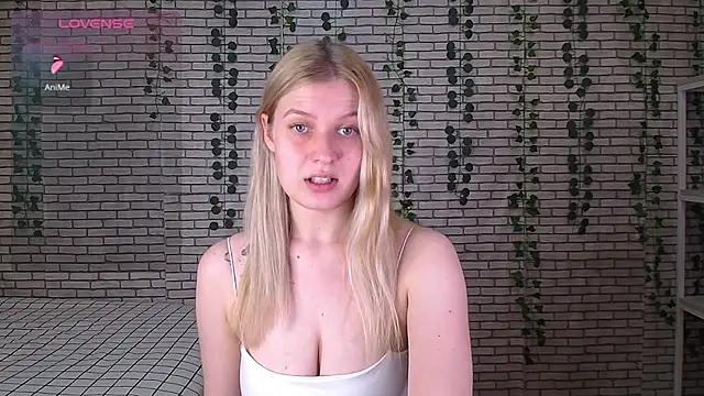 Snapshot of EmiliaDuchess chatting on September 30, 2025, 10:32 am EmiliaDuchess online show from September 30, 2025, 10:32 am