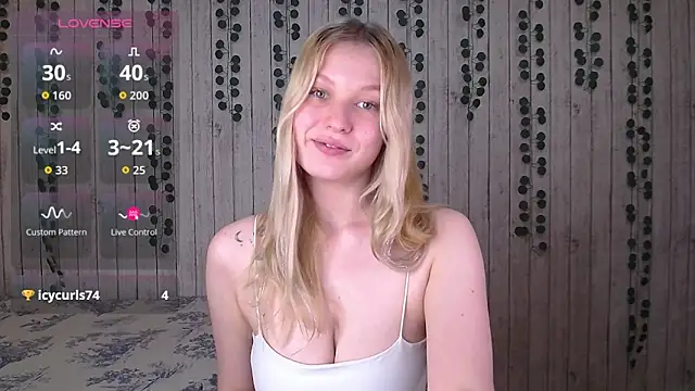 Snapshot of EmiliaDuchess chatting on December 14, 2025, 2:00 pm EmiliaDuchess online show from December 14, 2025, 2:00 pm