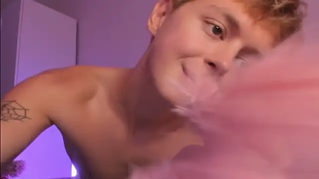 Snapshot of agelandreww chatting on October 24, 2025, 4:06 pm agelandreww online show from October 24, 2025, 4:06 pm