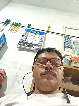 Snapshot of Srmotrs chatting on February 28, 2026, 2:28 pm Srmotrs online show from February 28, 2026, 2:28 pm