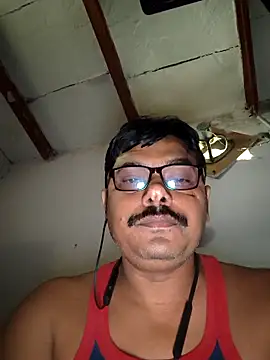 Snapshot of Srmotrs chatting on February 28, 2026, 2:22 am Srmotrs online show from February 28, 2026, 2:22 am