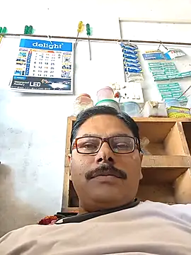 Snapshot of Srmotrs chatting on February 25, 2026, 5:40 am Srmotrs online show from February 25, 2026, 5:40 am