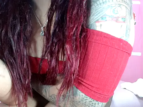 escarlett hott online show from October 29, 2025, 4:00 am