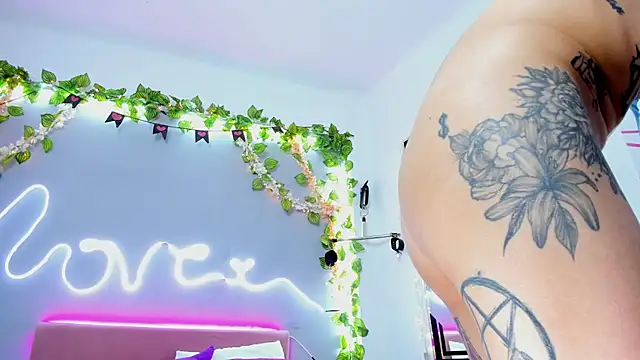 YouliteSllut2 online show from February 26, 2025, 11:41 pm