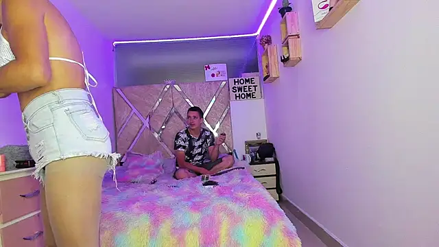 parejacaliente20154 online show from March 25, 2026, 11:09 am