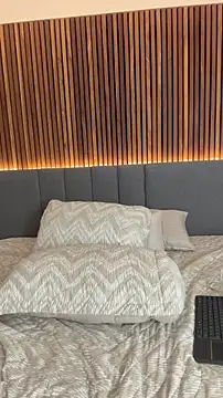 EmiilyAdams  online show from April 18, 2026, 9:48 pm