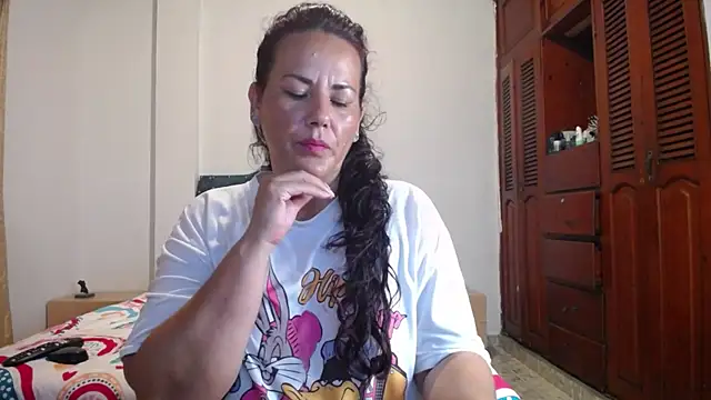 sofiamature01 online show from November 4, 2025, 11:19 pm