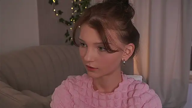Snapshot of CindyGarrison chatting on June 4, 2026, 11:42 pm CindyGarrison online show from June 4, 2026, 11:42 pm