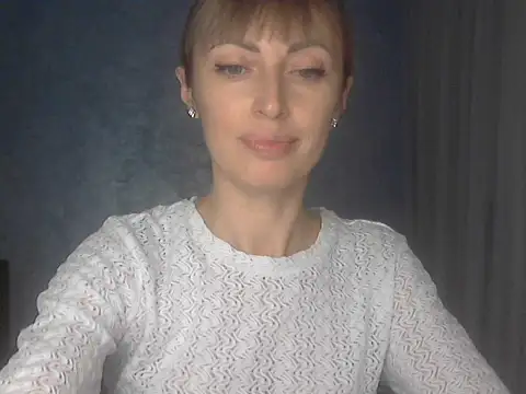 EffectMaya online show from November 18, 2025, 5:49 pm