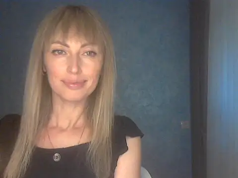 Snapshot of EffectMaya chatting on June 11, 2026, 4:37 pm EffectMaya online show from June 11, 2026, 4:37 pm