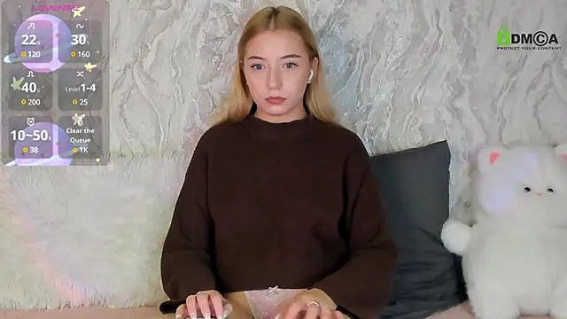 HelenMacCrory online show from December 8, 2024, 4:18 pm