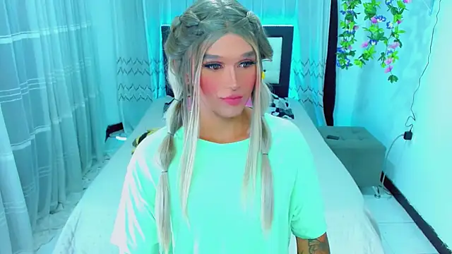 Snapshot of TaylorMon chatting on February 13, 2026, 8:09 pm TaylorMon online show from February 13, 2026, 8:09 pm