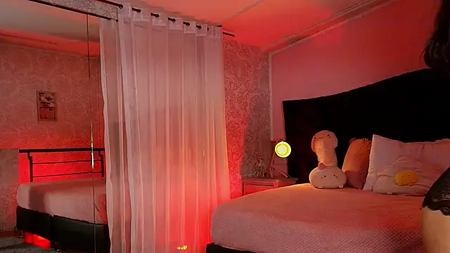 Julieta Cortes   online show from April 15, 2026, 12:10 pm