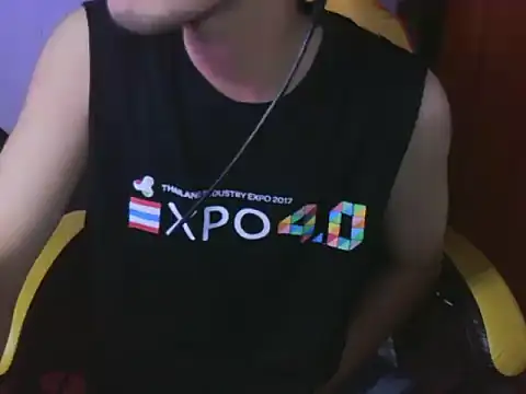 cloudyth1994 online show from November 23, 2025, 3:33 pm