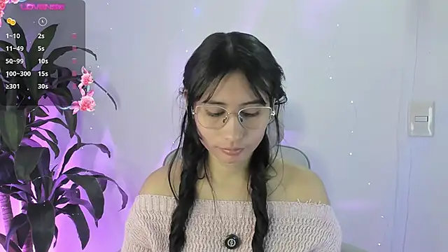 NayeCloud online show from April 7, 2026, 3:19 am