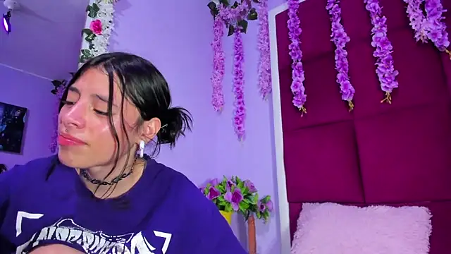 Snapshot of Sasha_Petitte chatting on March 23, 2025, 6:16 am Sasha Petitte online show from March 23, 2025, 6:16 am