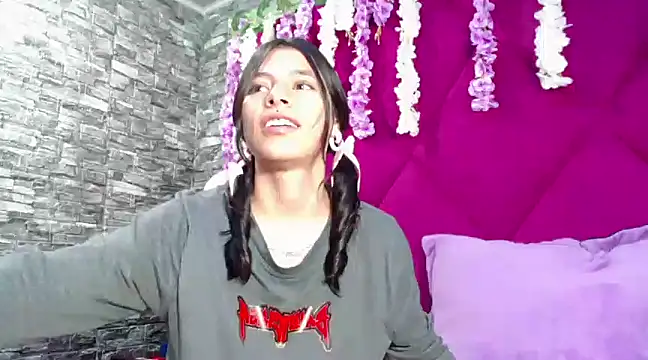 Snapshot of Sasha_Petitte chatting on March 7, 2025, 3:08 am Sasha Petitte online show from March 7, 2025, 3:08 am