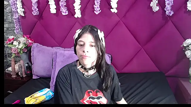 Snapshot of Sasha_Petitte chatting on March 3, 2025, 3:27 am Sasha Petitte online show from March 3, 2025, 3:27 am