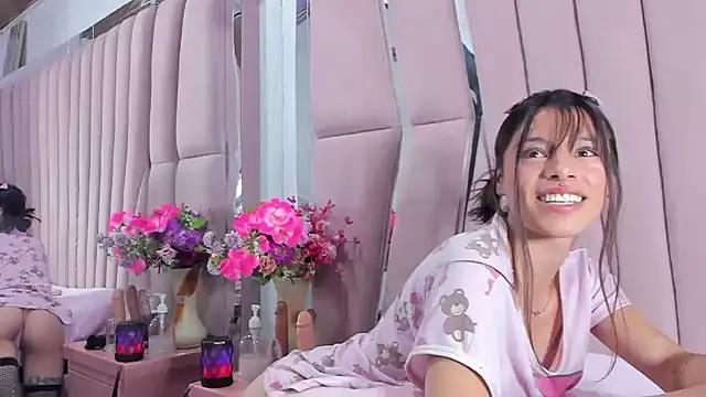 Snapshot of Sasha_Petitte chatting on May 7, 2026, 12:04 am Sasha Petitte online show from May 7, 2026, 12:04 am