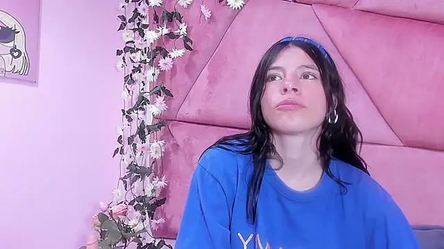 Snapshot of Sasha_Petitte chatting on March 19, 2025, 9:28 am Sasha Petitte online show from March 19, 2025, 9:28 am