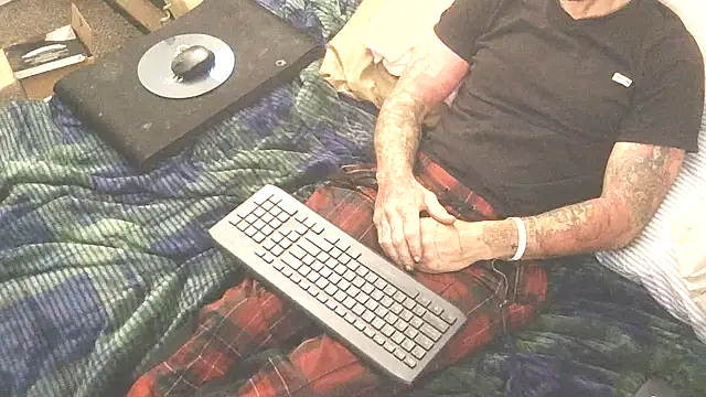 TheOneYouLove69 online show from March 15, 2026, 12:50 am