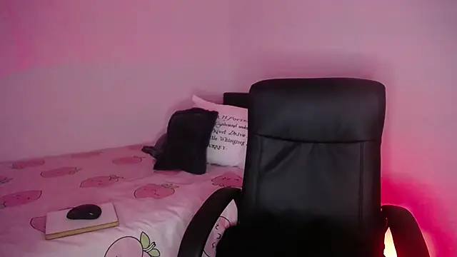 NewAgatha Bolton online show from April 15, 2026, 8:42 pm