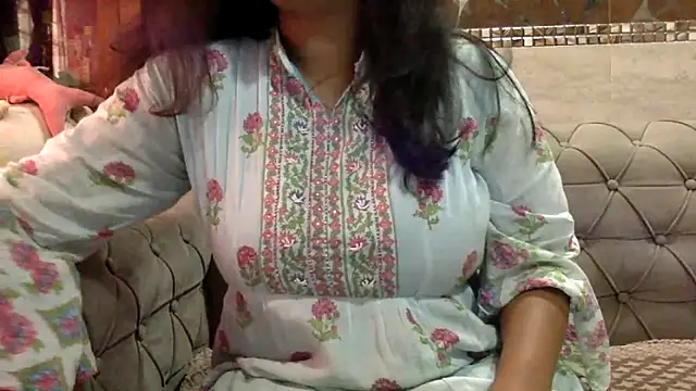 HaaniKaur online show from March 12, 2026, 8:51 am