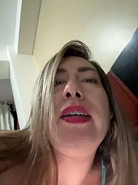Snapshot of xLadyScarlettx chatting on February 14, 2025, 3:22 am xLadyScarlettx online show from February 14, 2025, 3:22 am