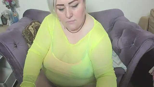 Snapshot of fashiona chatting on February 15, 2026, 1:06 am fashiona online show from February 15, 2026, 1:06 am