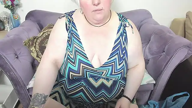 Snapshot of fashiona chatting on February 2, 2026, 9:03 pm fashiona online show from February 2, 2026, 9:03 pm