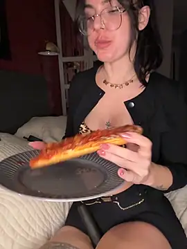 RubyLunaa online show from November 16, 2025, 3:28 pm