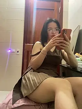 LiLi-Kirix99 online show from May 27, 2026, 7:10 pm