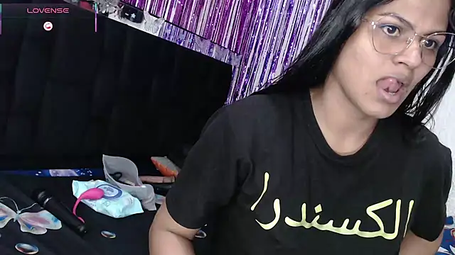 SweetAlmaa online show from November 27, 2025, 8:09 pm