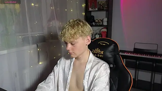 Keytaro online show from March 11, 2025, 5:35 pm